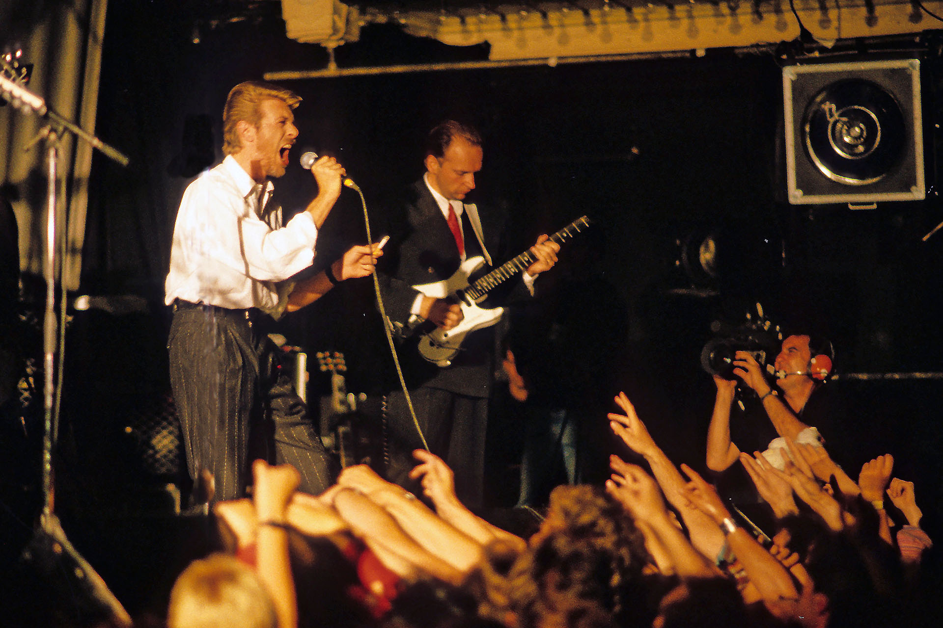 Выступление в рамках проекта Tin Machine в клубе Paradiso в Амстердаме, 24 июня 1989 года