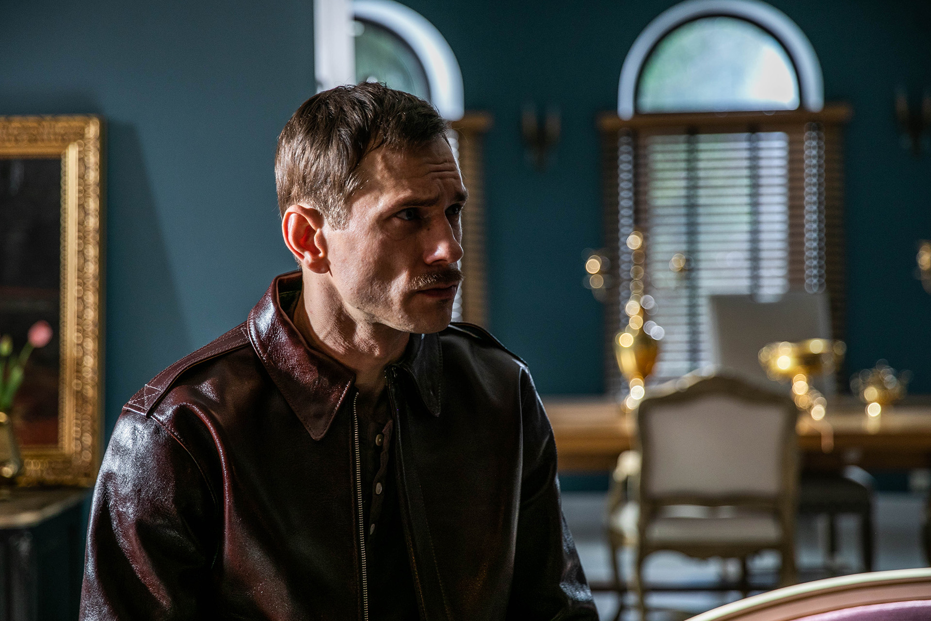 Кадр из сериала «Нефть»