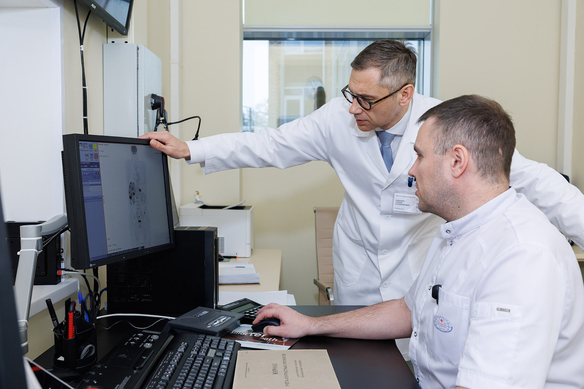 Андрей Мищенко в лаборатории Института ядерной медицины АО «Медицина»