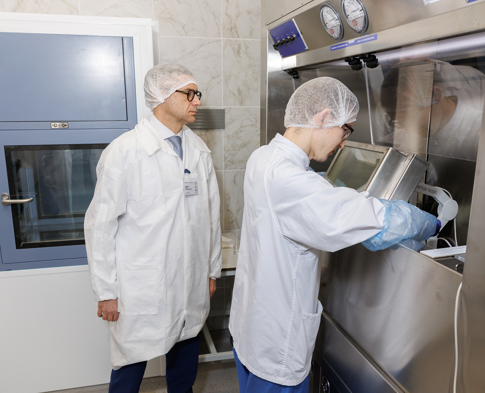 Андрей Мищенко в лаборатории Института ядерной медицины АО «Медицина»