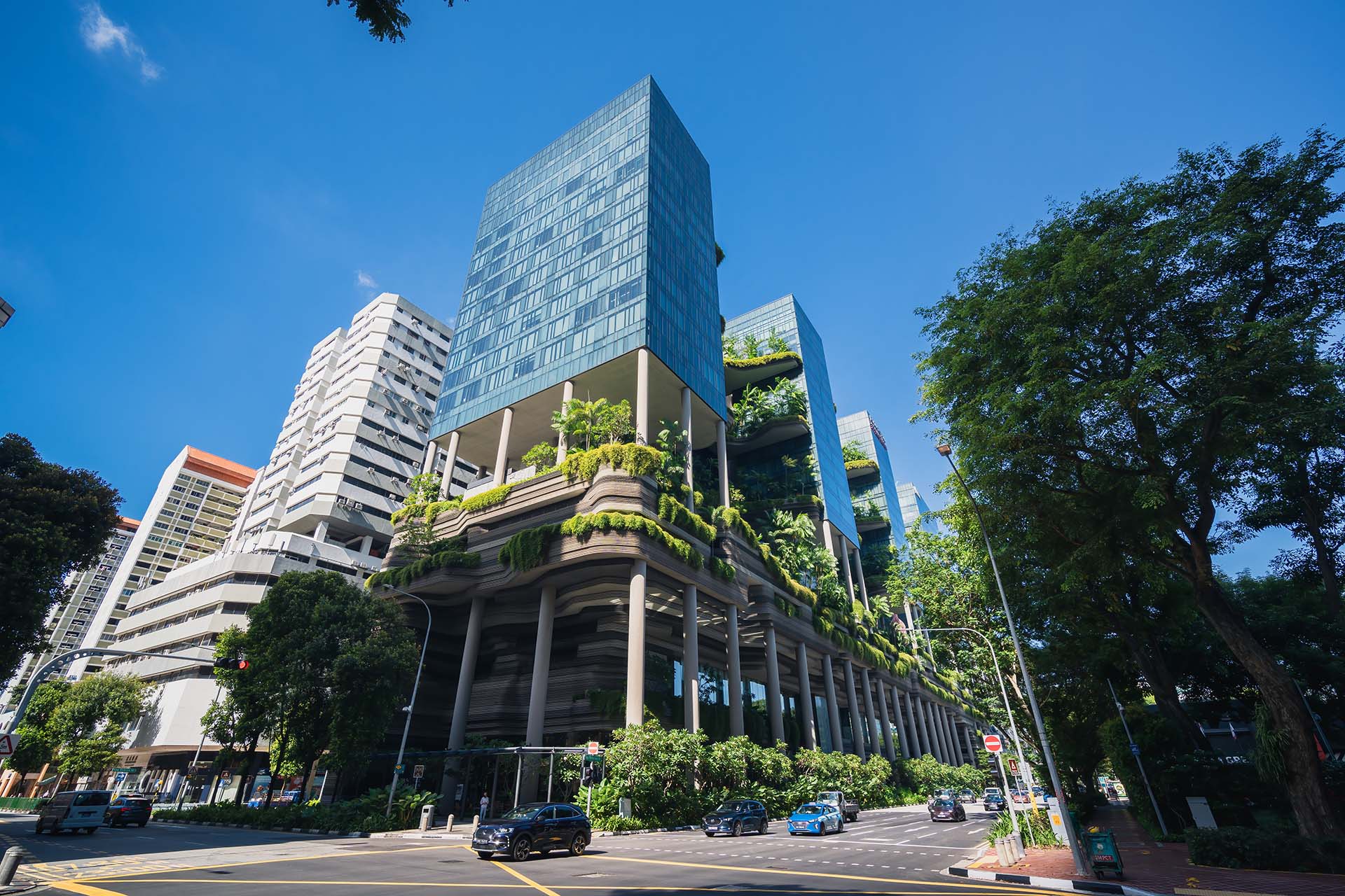 Вид на отель Park Royal Collection Pickering и его вертикальные сады