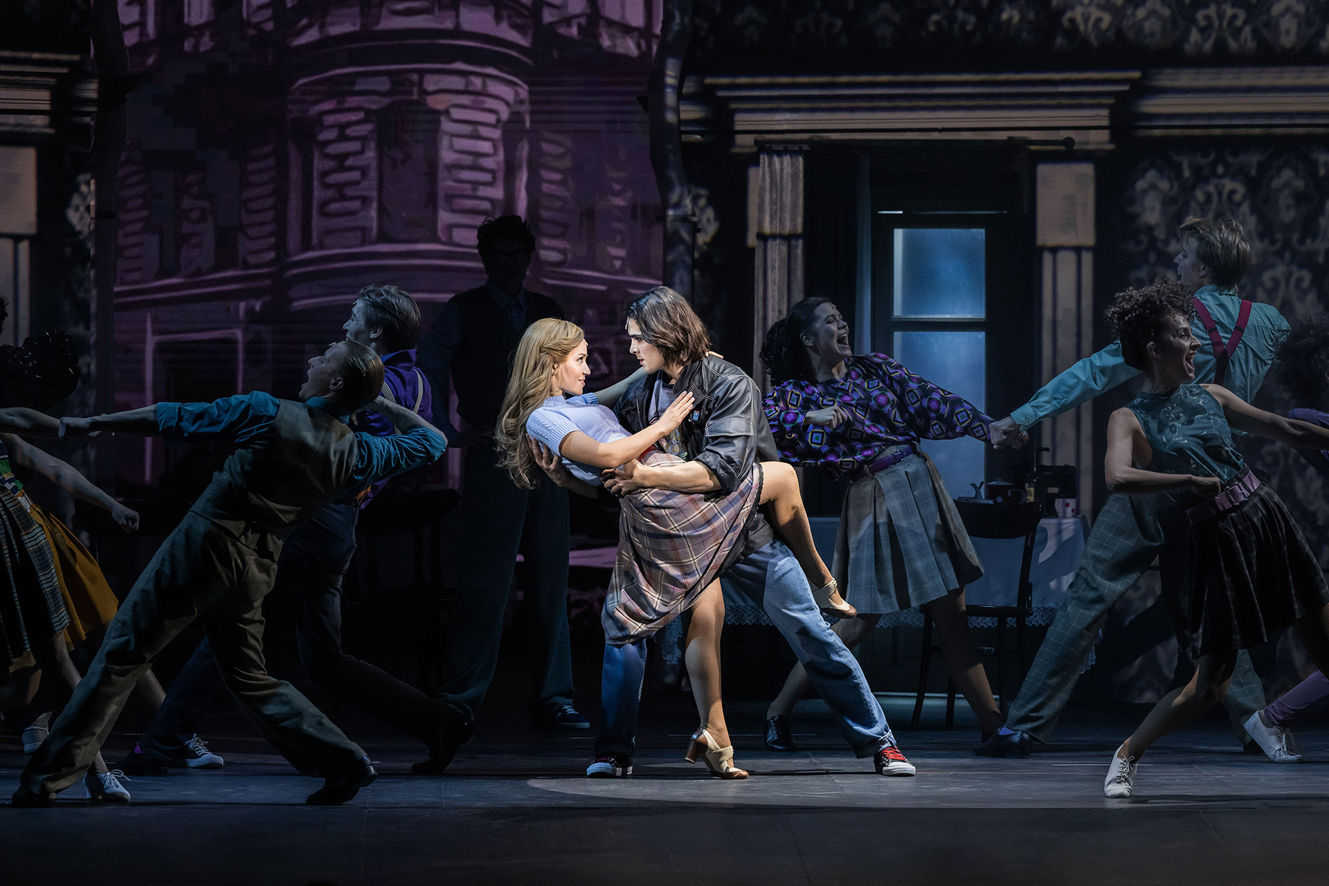 Сцена из спектакля «Ничего не бойся, я с тобой»