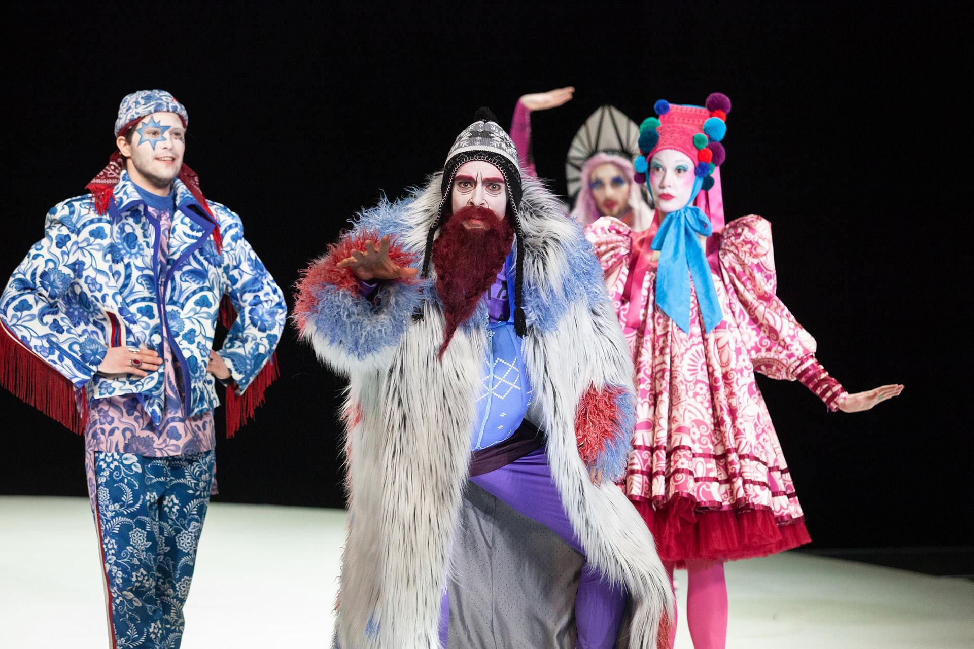 Сцена из спектакля «Слуга двух господ»