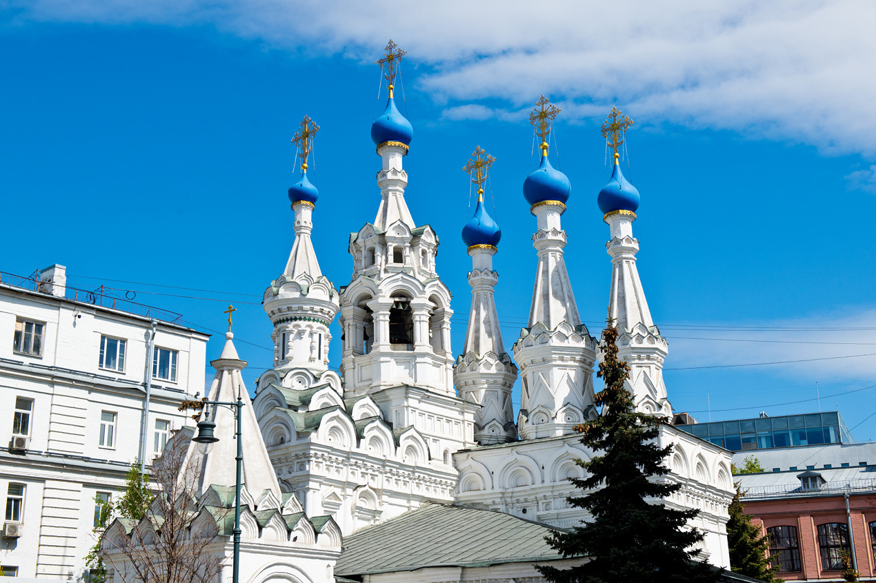 Купола Храма Рождества Пресвятой Богородицы в Путинках, Малая Дмитровка, Москва