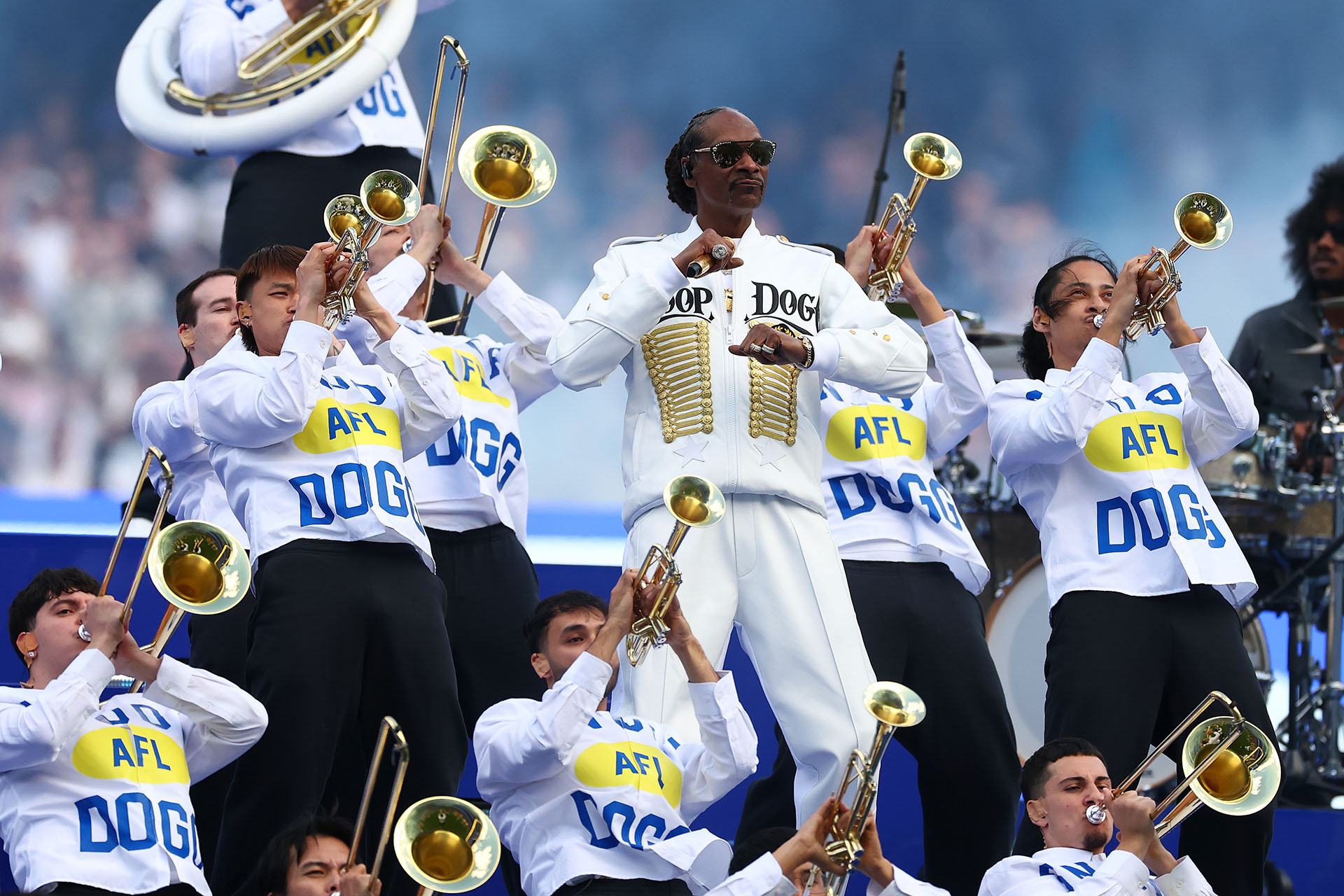 Снуп Догг (в центре)