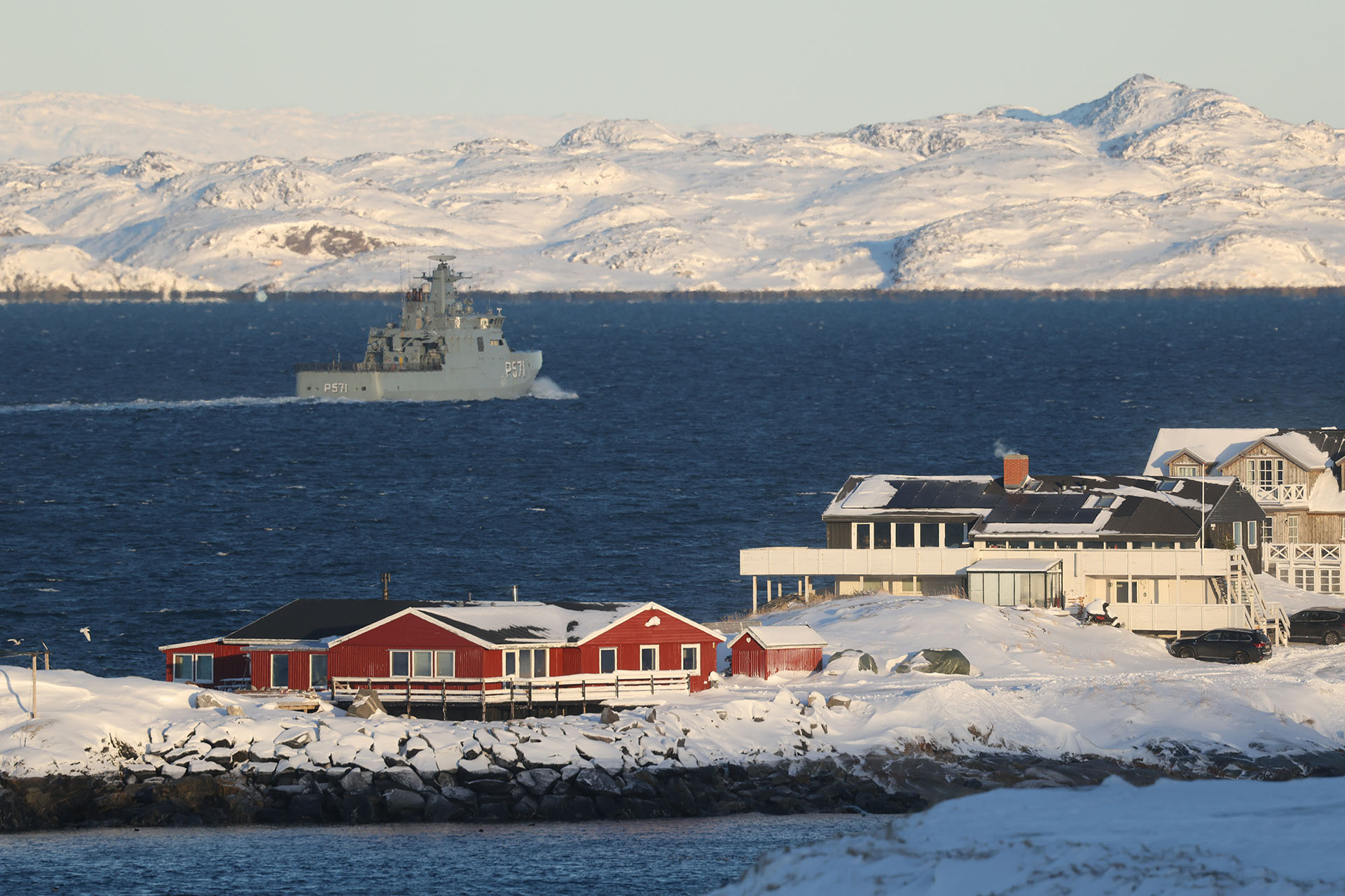 Корабль ВМС Дании «Кнуд Расмуссен» патрулирует 20 января 2026 года вблизи Нуука, Гренландия