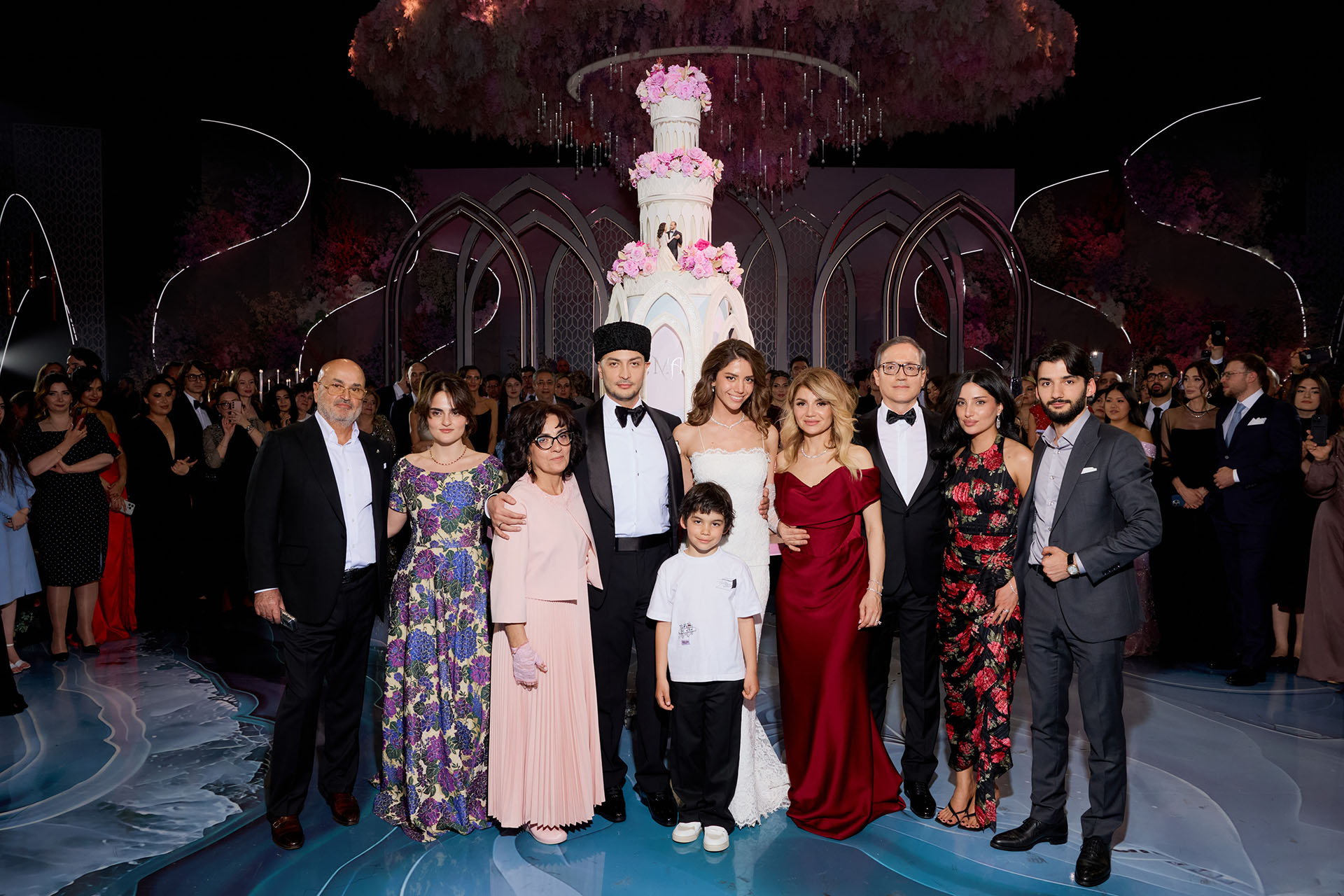 Слева направо: Назим Дамиров, Миная Дамирова, Фергана Дамирова, Мурад Дамиров, Айла Дамирова, Алим Гусейнзаде, Хада Гусейнзаде, Рауф Гусейнзаде, Гюнель Гусейнзаде, Руфат Гусейнзаде