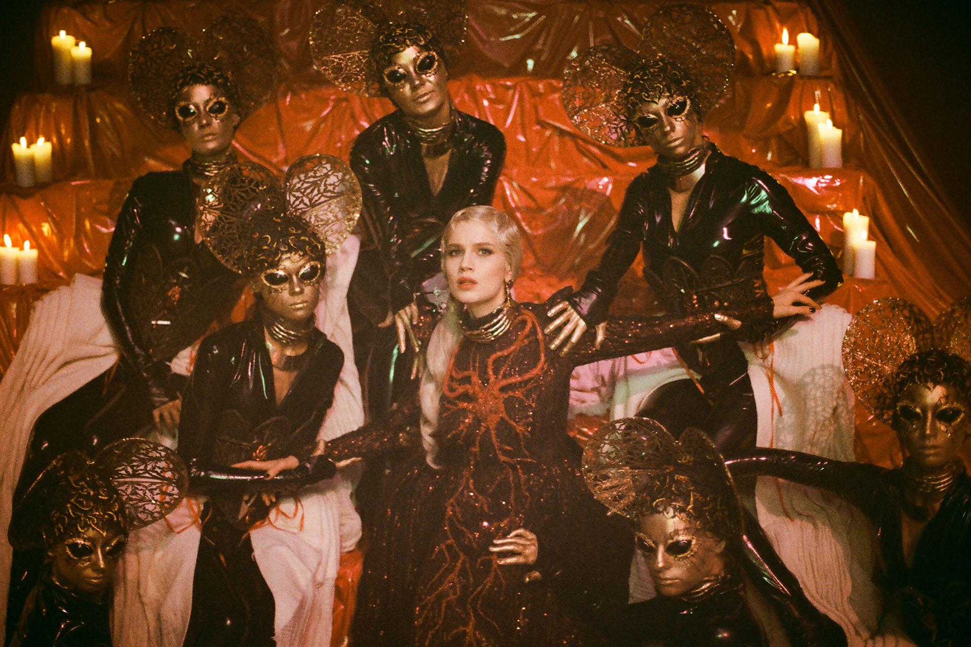 Дарья Мельникова в роли Вдовы на съёмках фильма «Король и Шут. Навсегда»