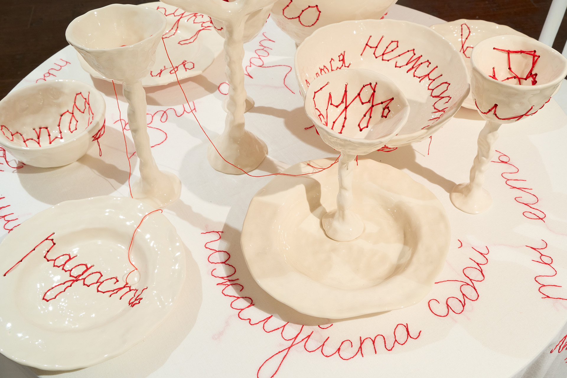 Работы Оксаны Афанасьевой на выставке «Ослепительно-белый и угольно-черный» в ММОМА