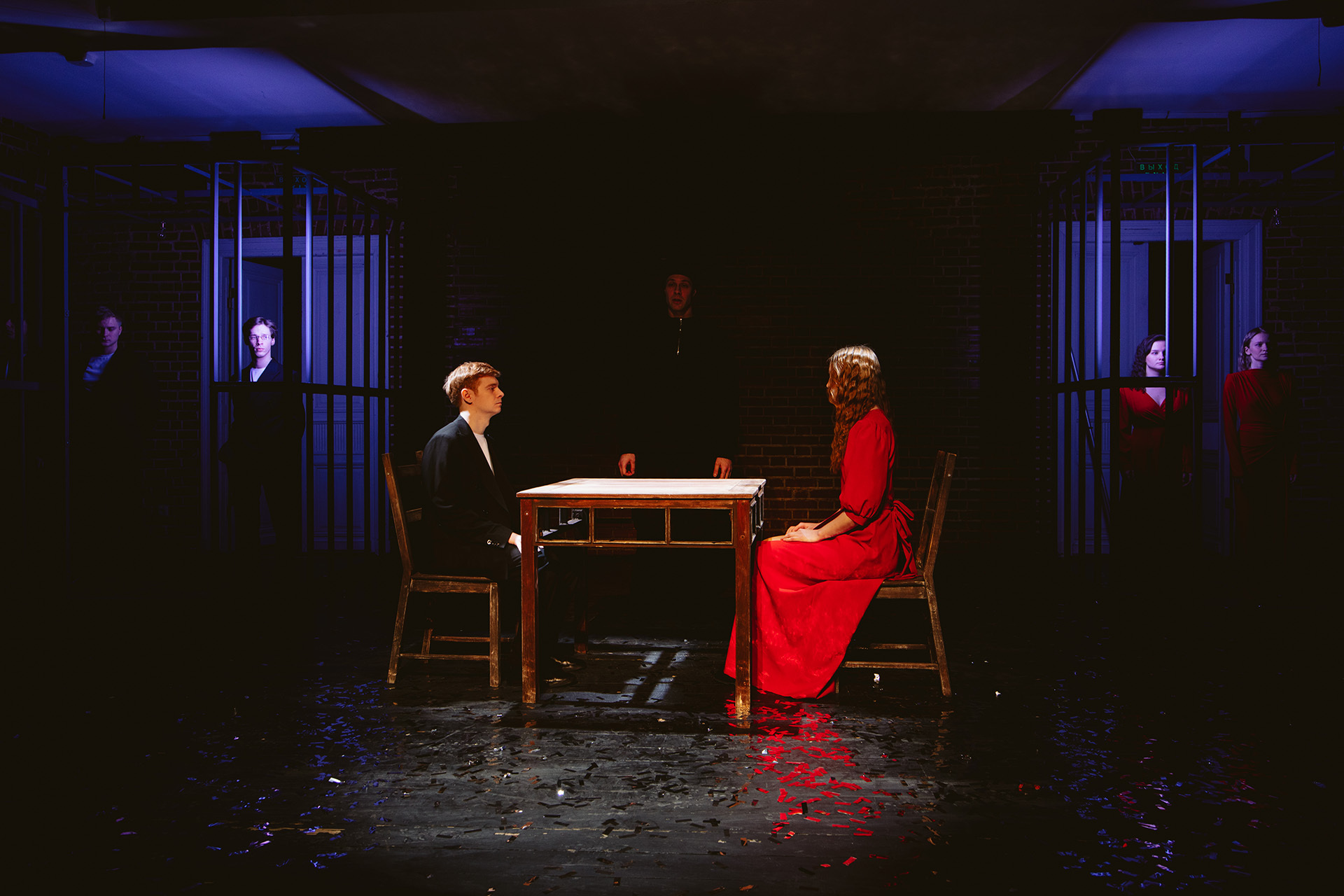 Сцена из спектакля «День закрытых дверей»