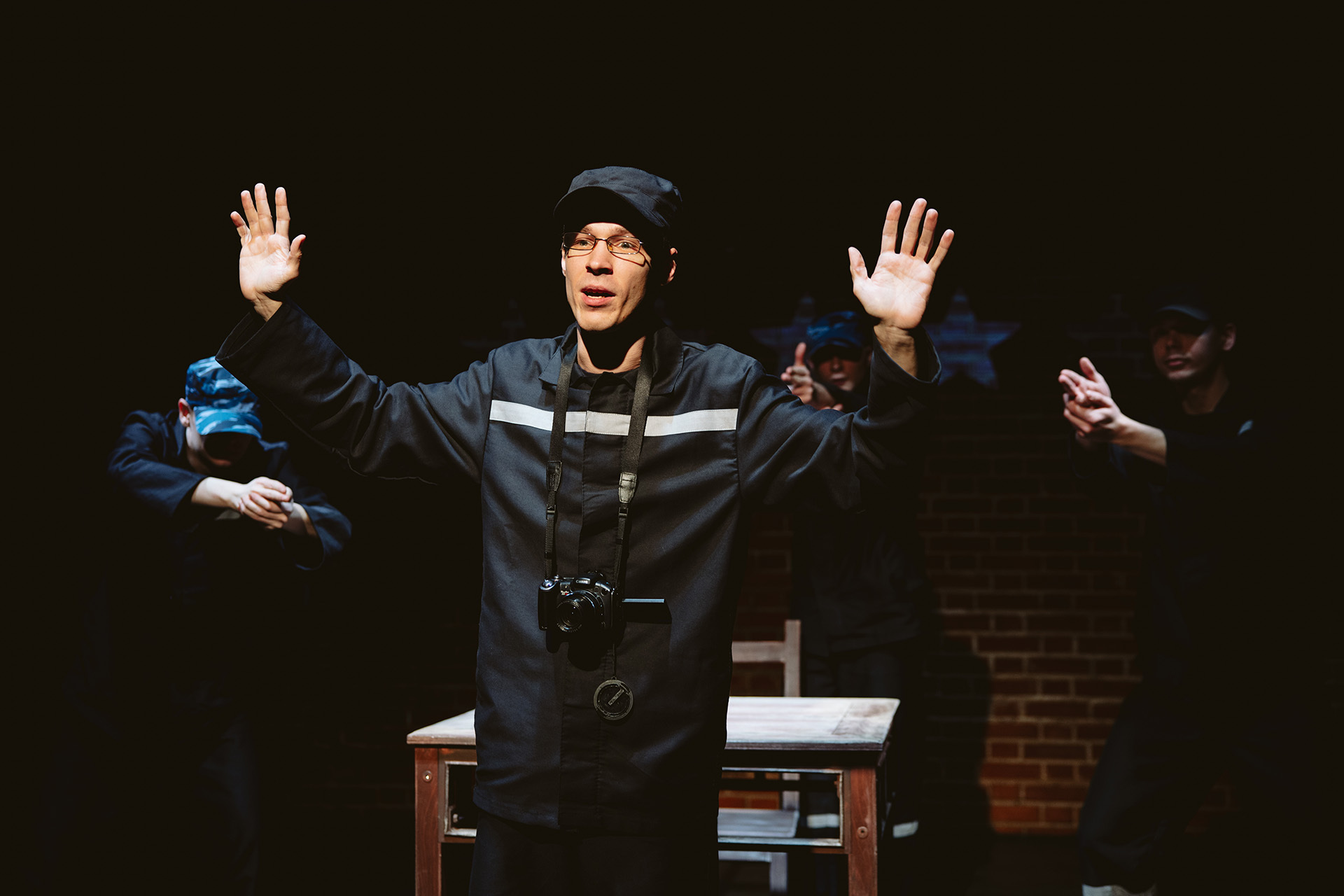 Сцена из спектакля «День закрытых дверей»