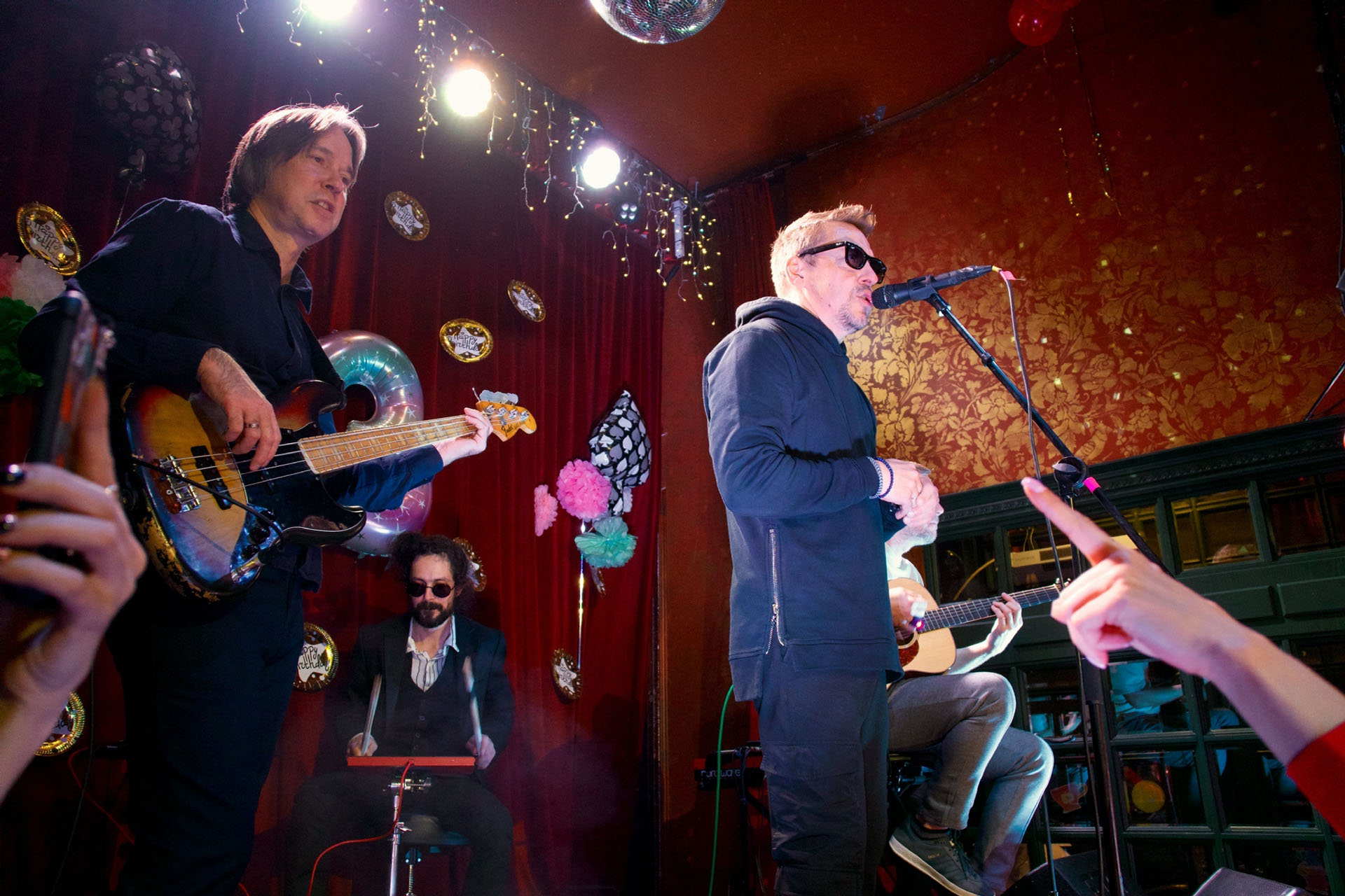 Выступление группы «Танцы минус»