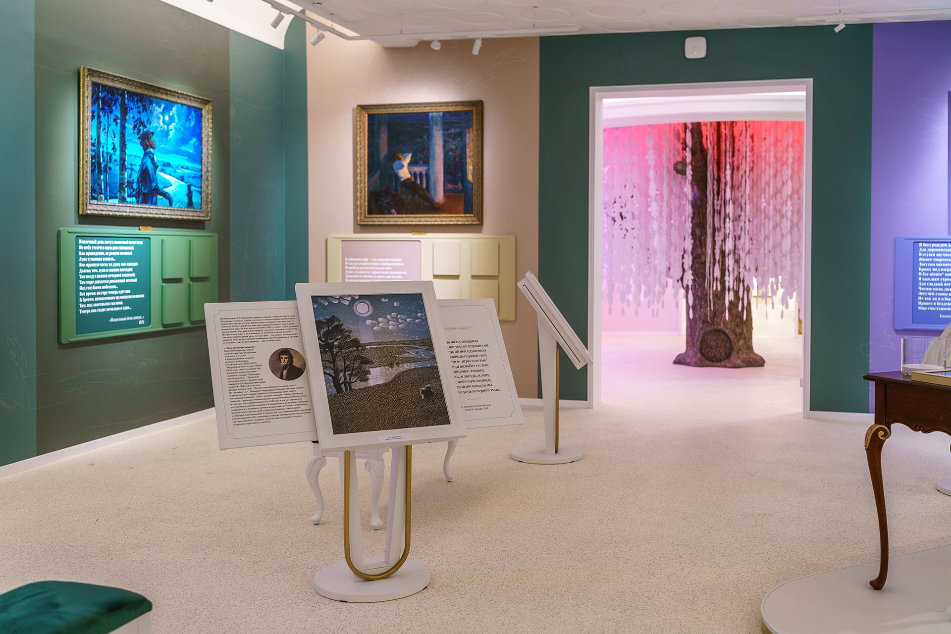 Экспозиция выставки «Эмоции природы, природа эмоций. Пушкинский литературный ландшафт»