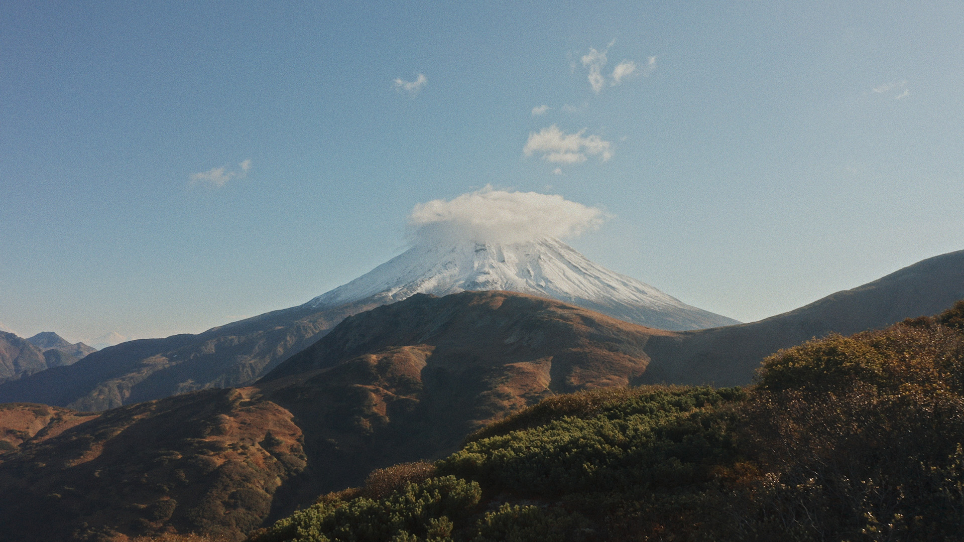 Кадр из фильма «Очаги. Продолжение. Жизни»