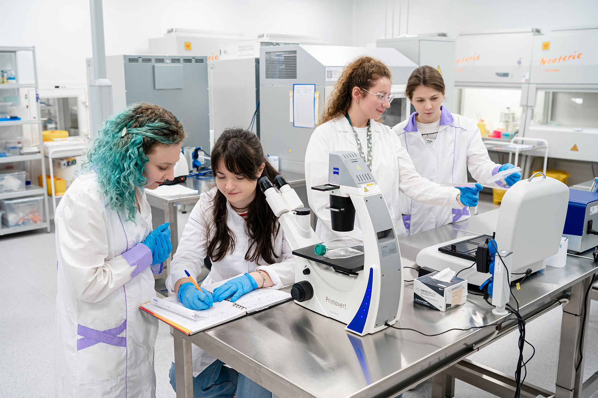 Команда проекта по созданию мультифункциональных биомиметических наноплатформ для тераностики онкологических заболеваний