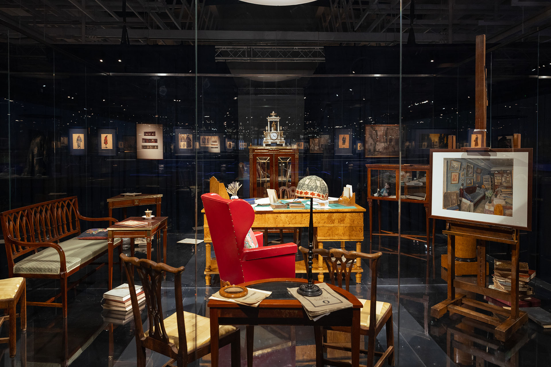 Экспозиция выставки «Все Бенуа — всё Бенуа»