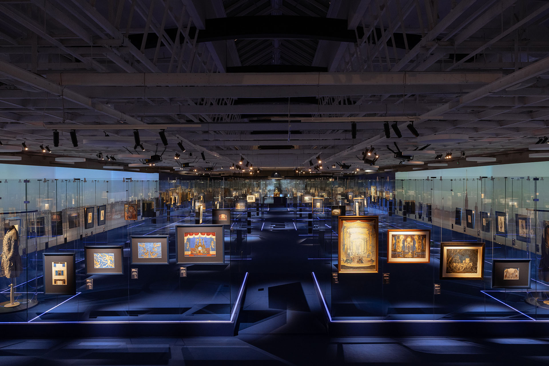 Экспозиция выставки «Все Бенуа — всё Бенуа»