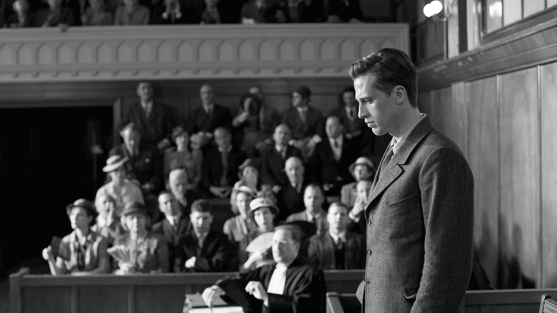 Кадр из фильма «Посторонний»