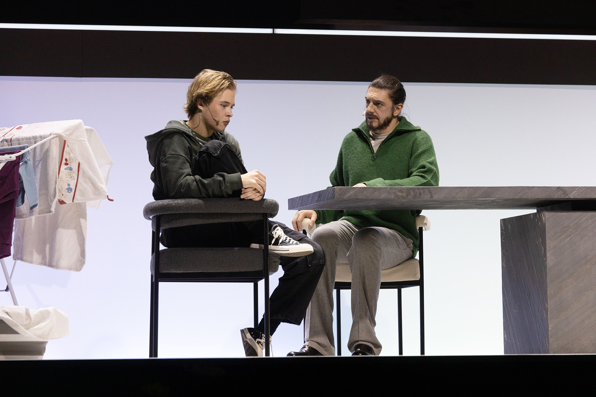 Леон Кемстач, Константин Плотников в сцене из спектакля «Сын»