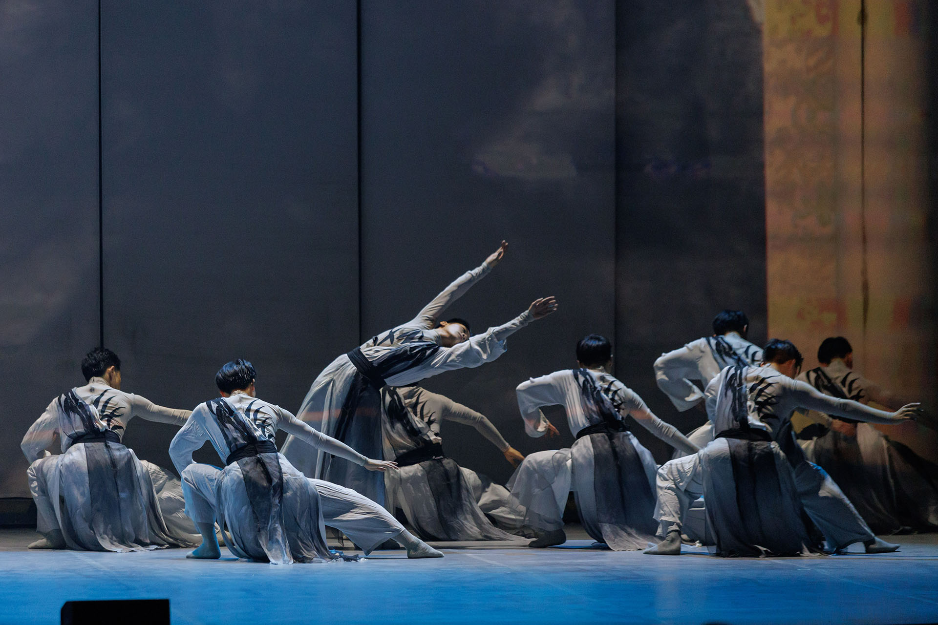 Сцена из спектакля «Цзяннань, написанный чернилами»