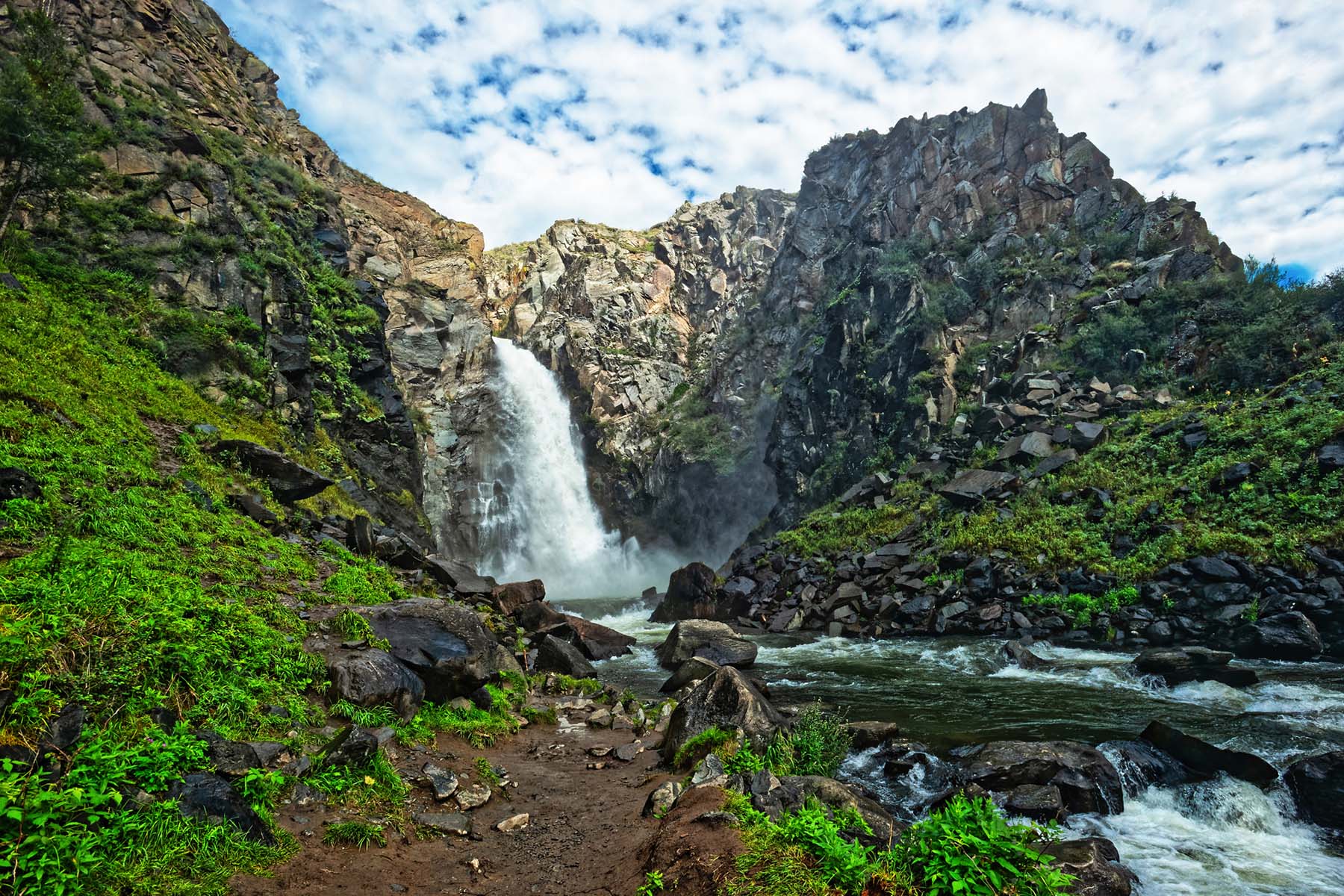 Водопад Куркуре в долине реки Чулышман, Горный Алтай