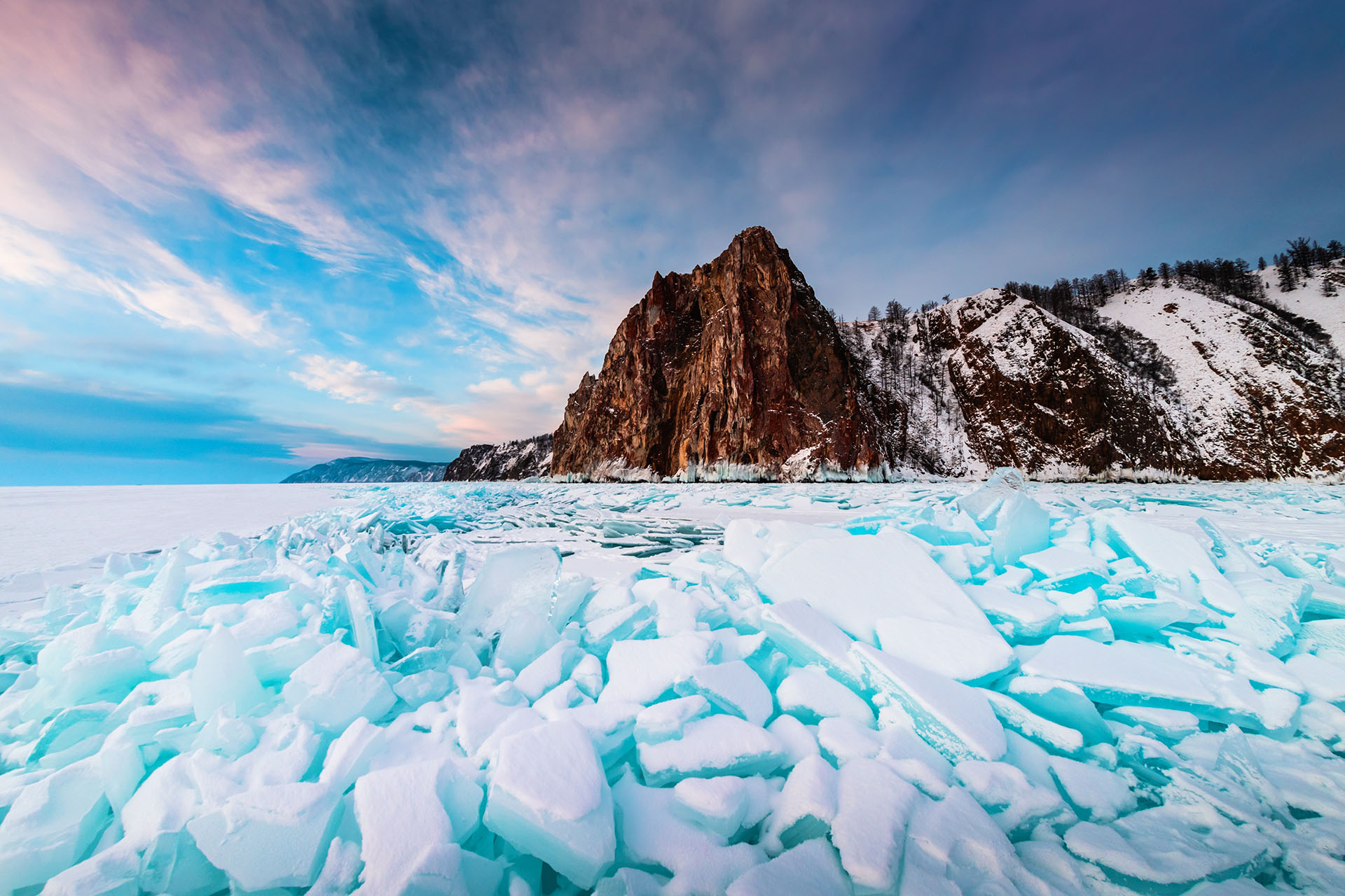 Лёд на Байкале