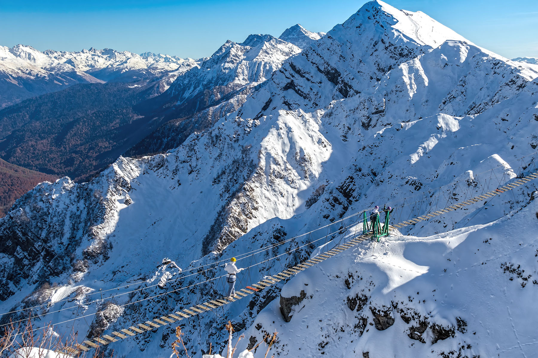 «Горный мост» - подвесной пешеходный высотный мост на вершине Роза Пик, лыжный курорт «Роза Хутор», Сочи
