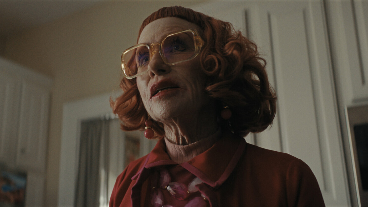 Эми Мэдиган в роли Тётушки Глэдис в фильме «Орудия»