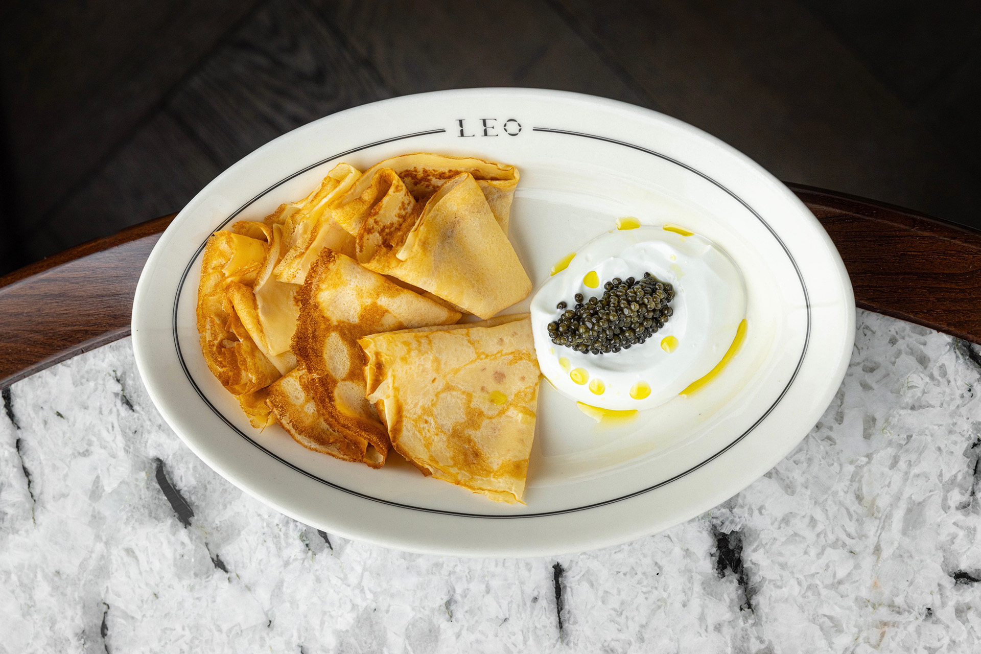 Блины с чёрной икрой и сметаной