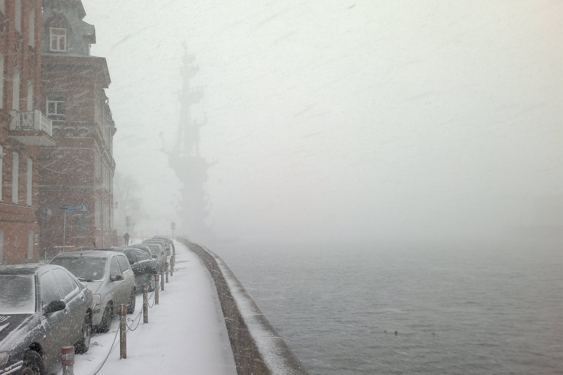 Пречистенская набережная, Москва, 29 апреля 2011 года