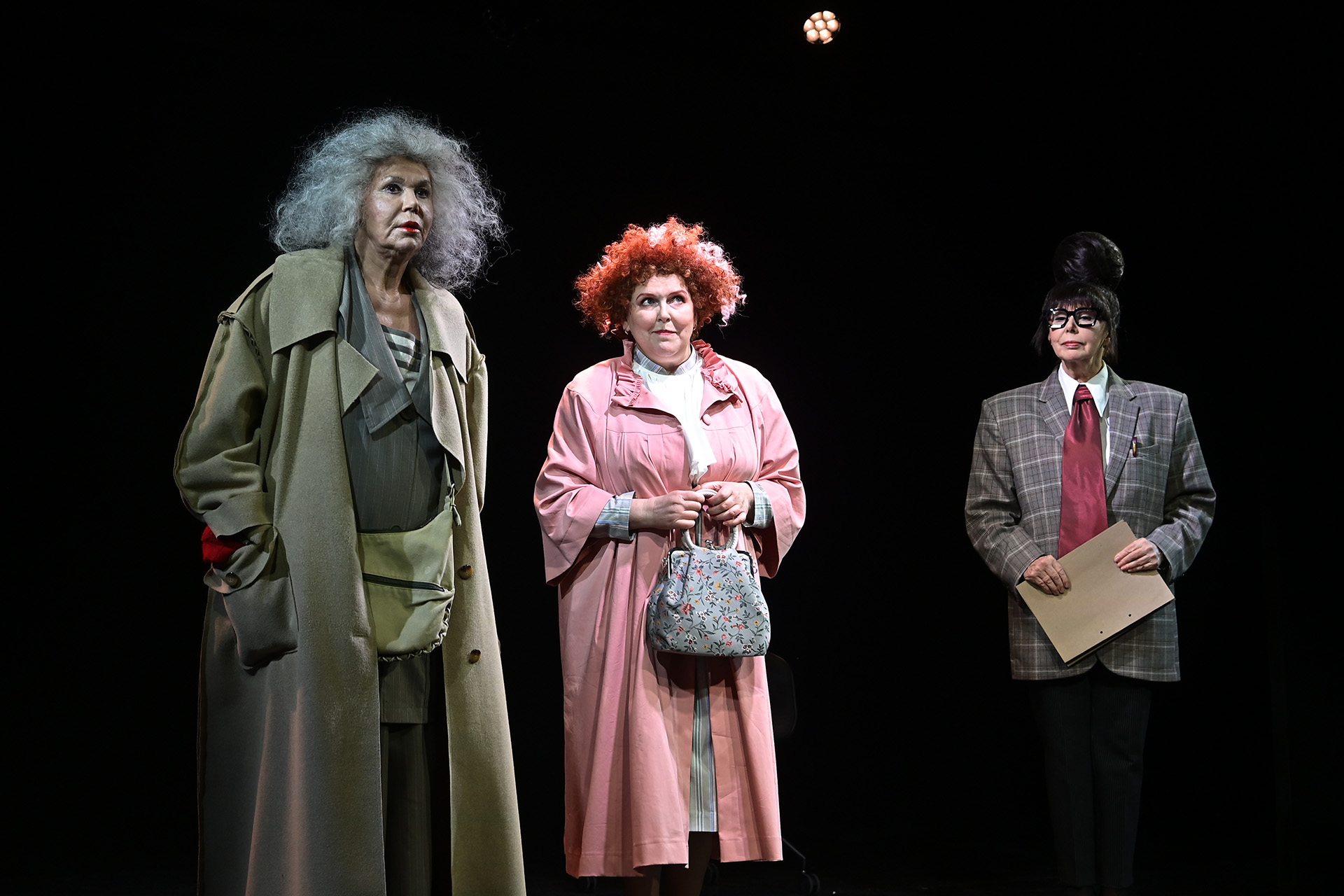 Сцена из спектакля «Сертификат жизни»