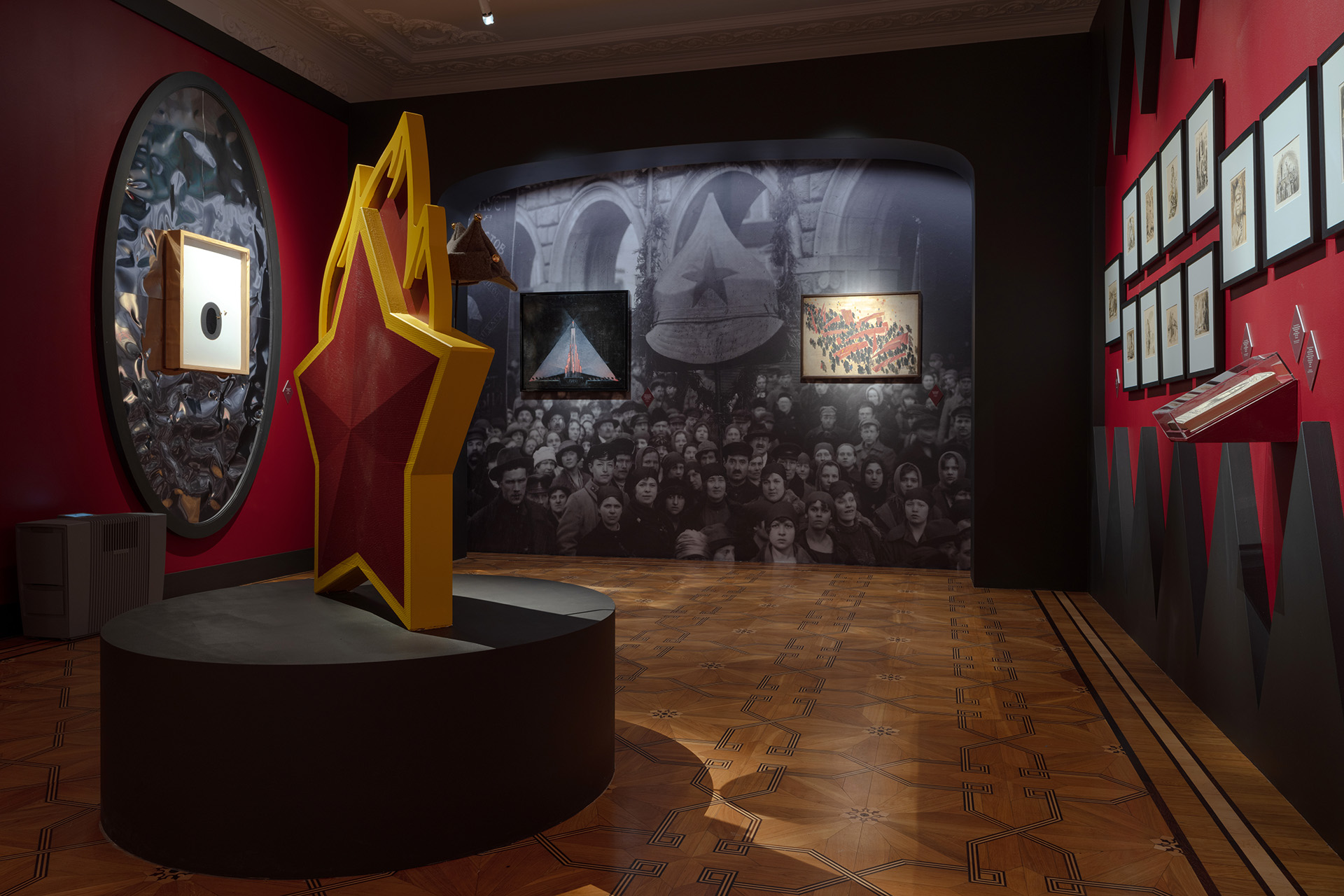 Экспозиция выставки «Король шутов и дураков»