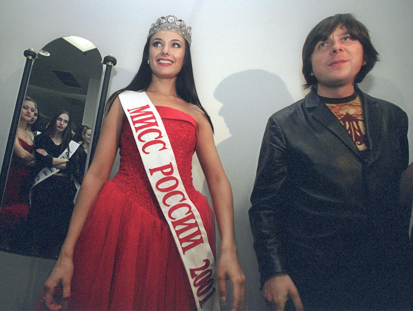 Победительница конкурса «Мисс Россия - 2001» Оксана Фёдорова и Андрей Фомин на банкете в ресторане «Царев сад», после финала конкурса