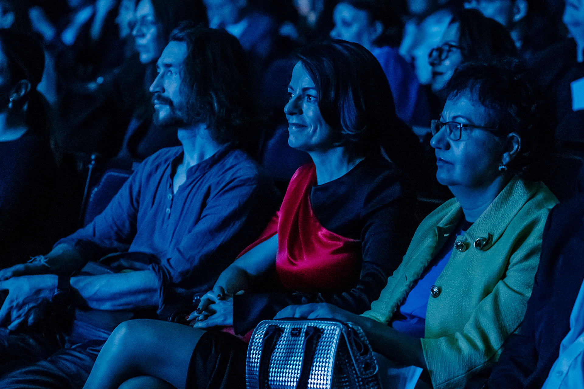 Марина Геворкян, издатель «Сноба» (в центре) в зрительном зале во время церемонии