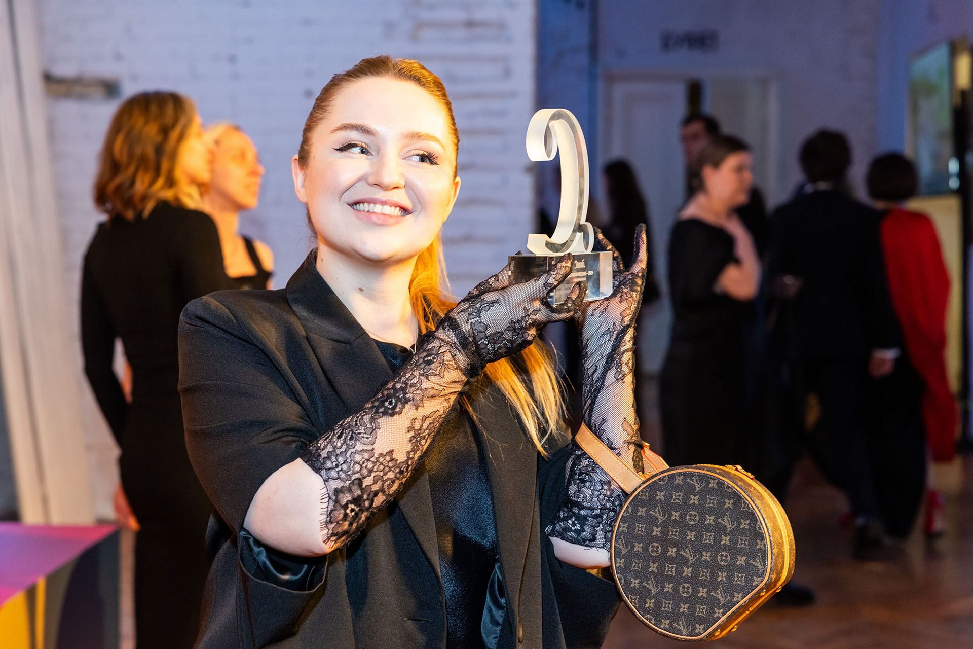 Мария Золотухина, заместитель генерального директора Группы «Мантера», с наградой в номинации «Путешествия. По России с любовью»