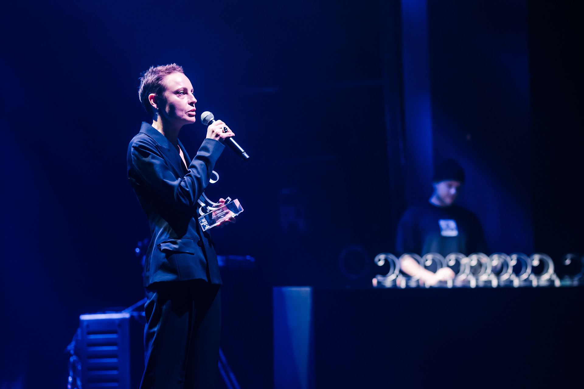 Юлия Аксёнова, программный директор 1-й Международной биеннале экологического искусства, с наградой в номинации «Арт. Искусство создавать»