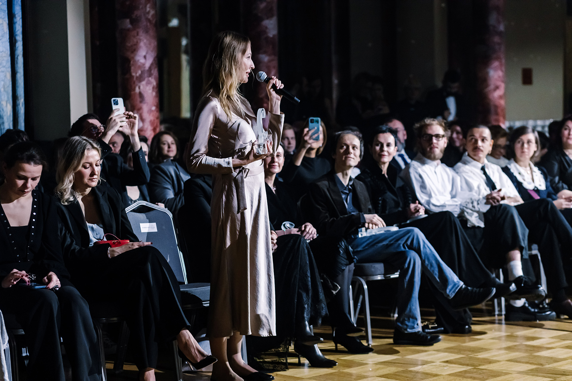 Анна Владимирова от BIOCAD и РНИМУ им. Пирогова получает премию в номинации «Искатели» за лекарство от болезни Бехтерева