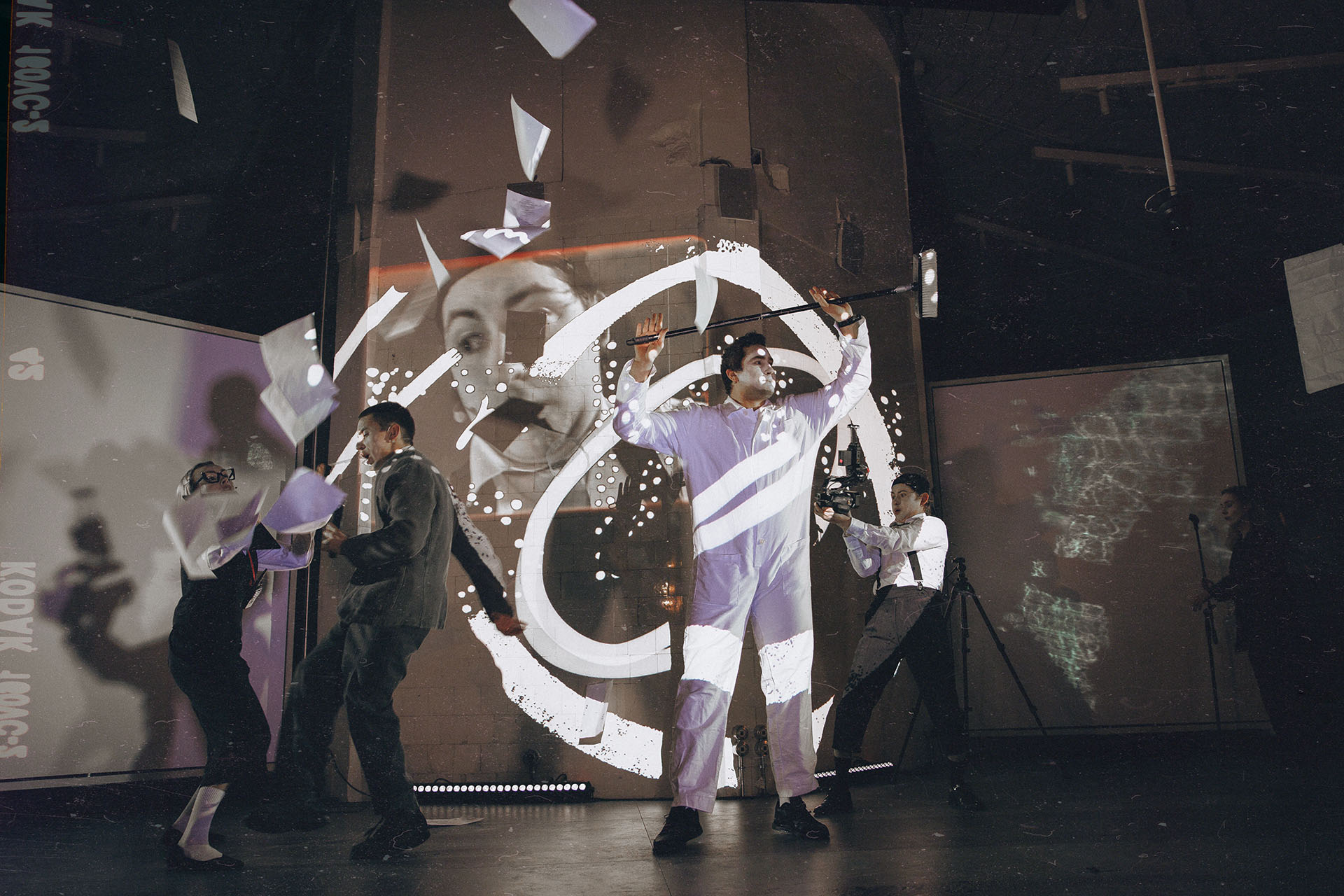 Сцена из спектакля «Никак не называется, или Бим в поисках Бо»