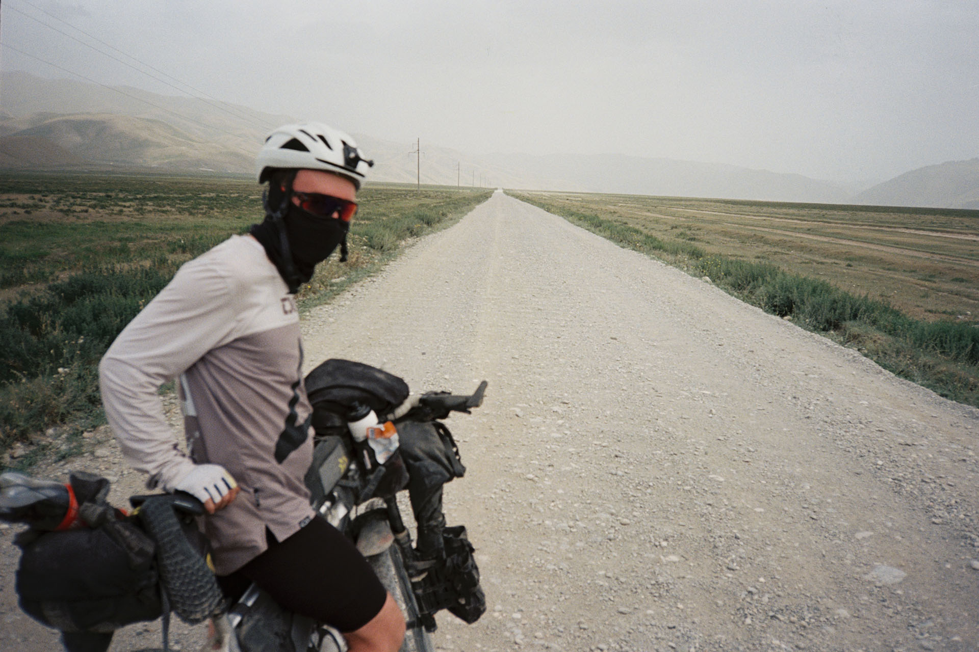 Кадр из фильма «Нешёлковый путь»