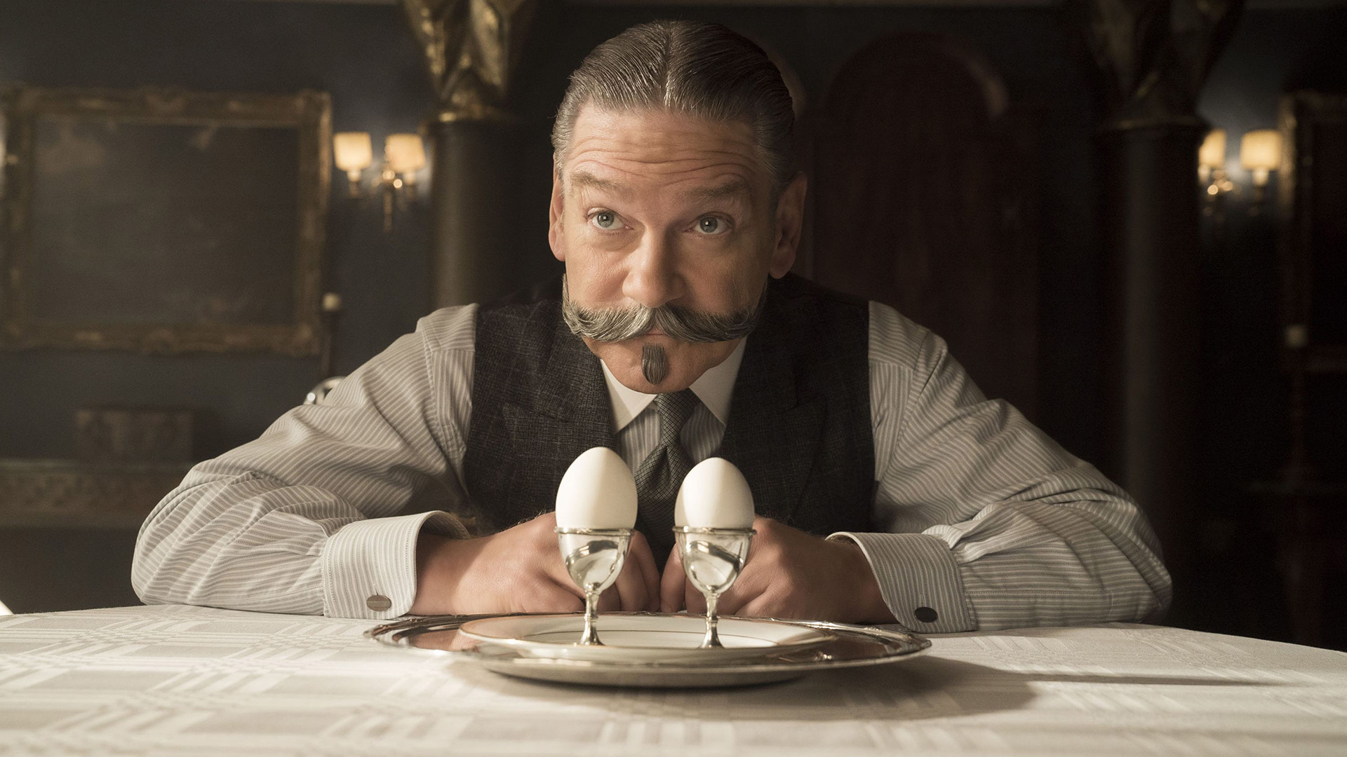 Кеннет Брана в роли Эркюля Пуаро в фильме «Убийство в восточном экспрессе»