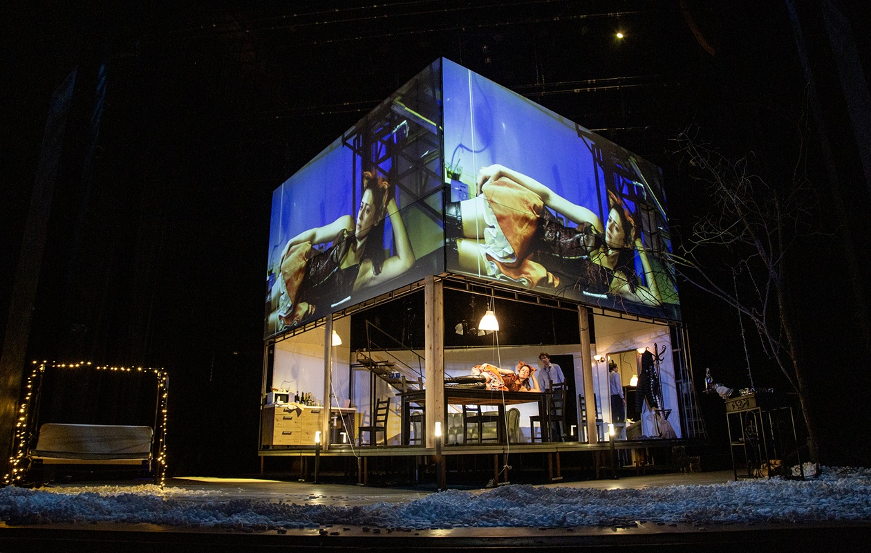 «Медовый месяц в 