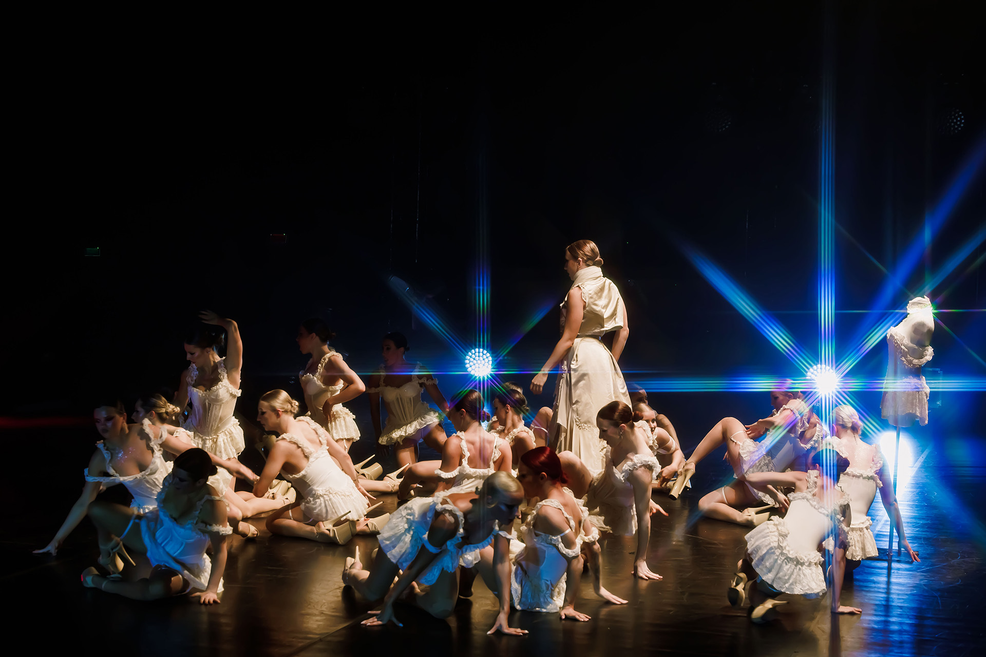 Сцена из шоу-спектакля «Семь»