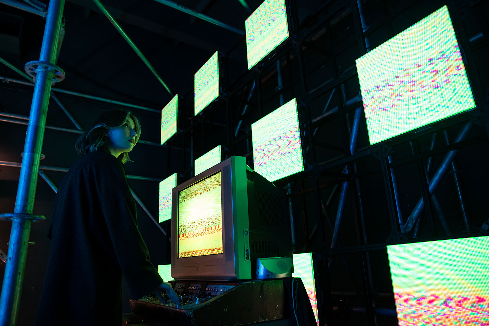 Экспозиция выставки «Свет и Музыка. Экспериментальная эстетика СССР и новые медиа»