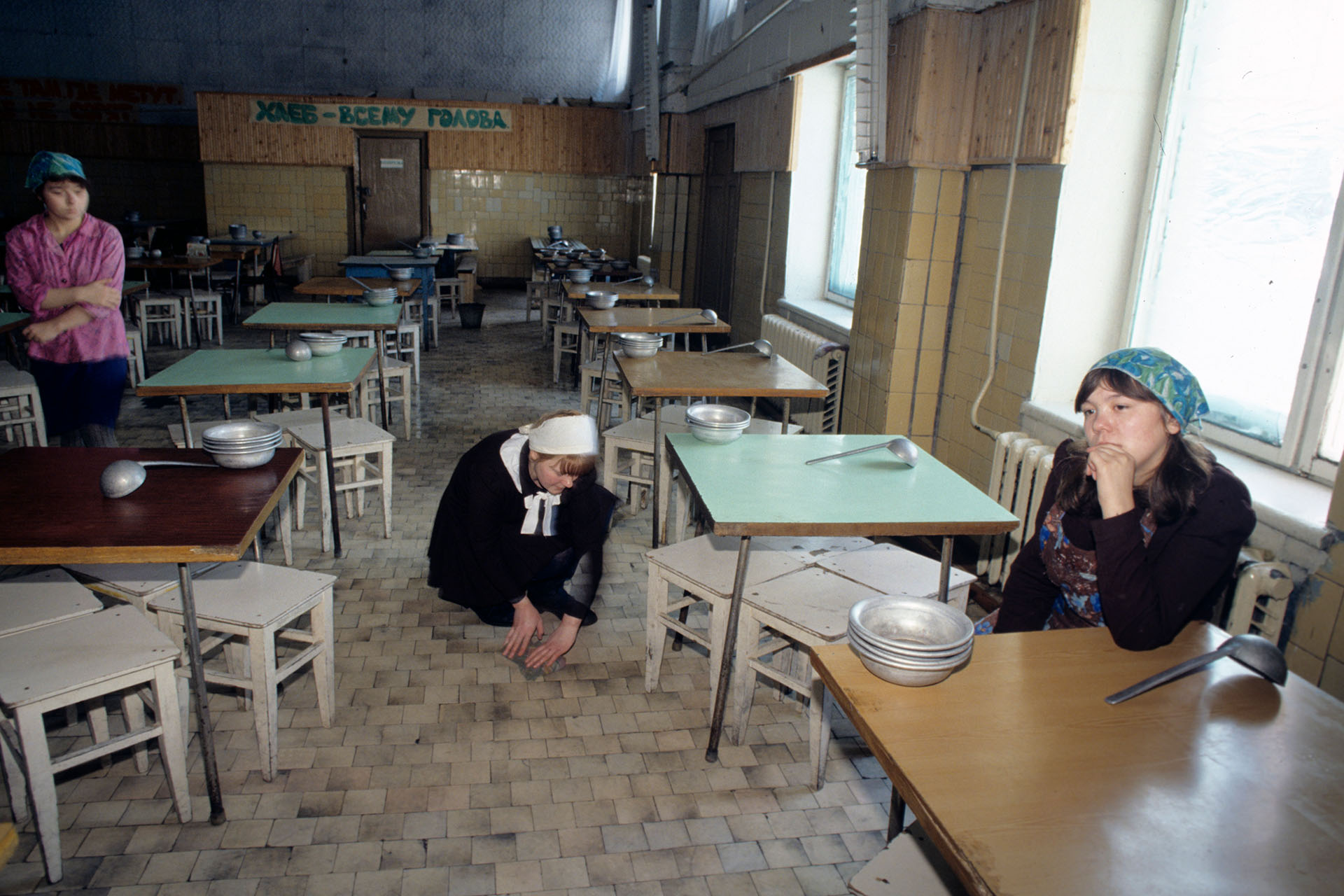 Столовая Рязанской воспитательно-трудовой колонии для несовершеннолетних преступниц, 1996 год