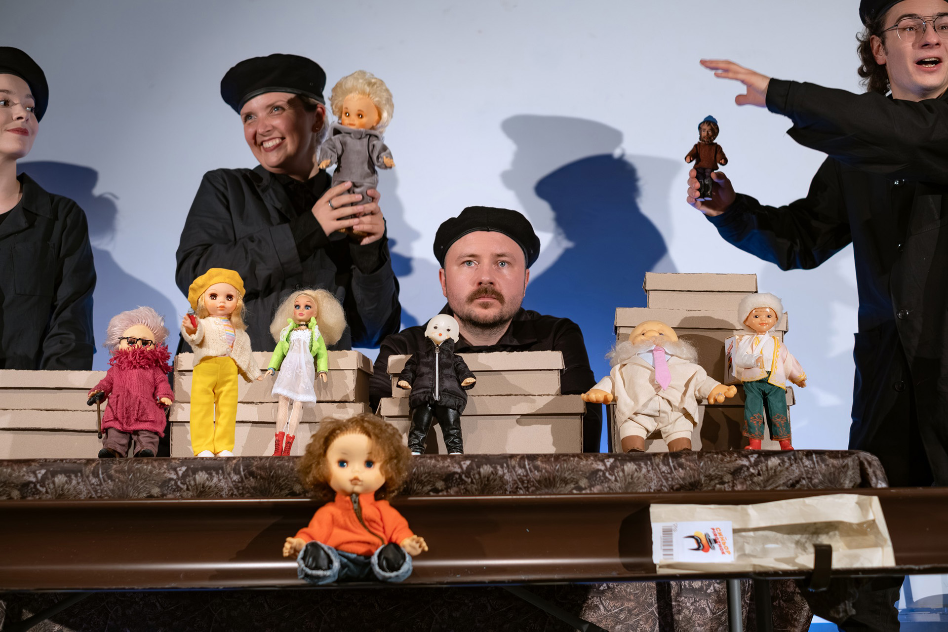 Сцена из спектакля «Одноместная канава»