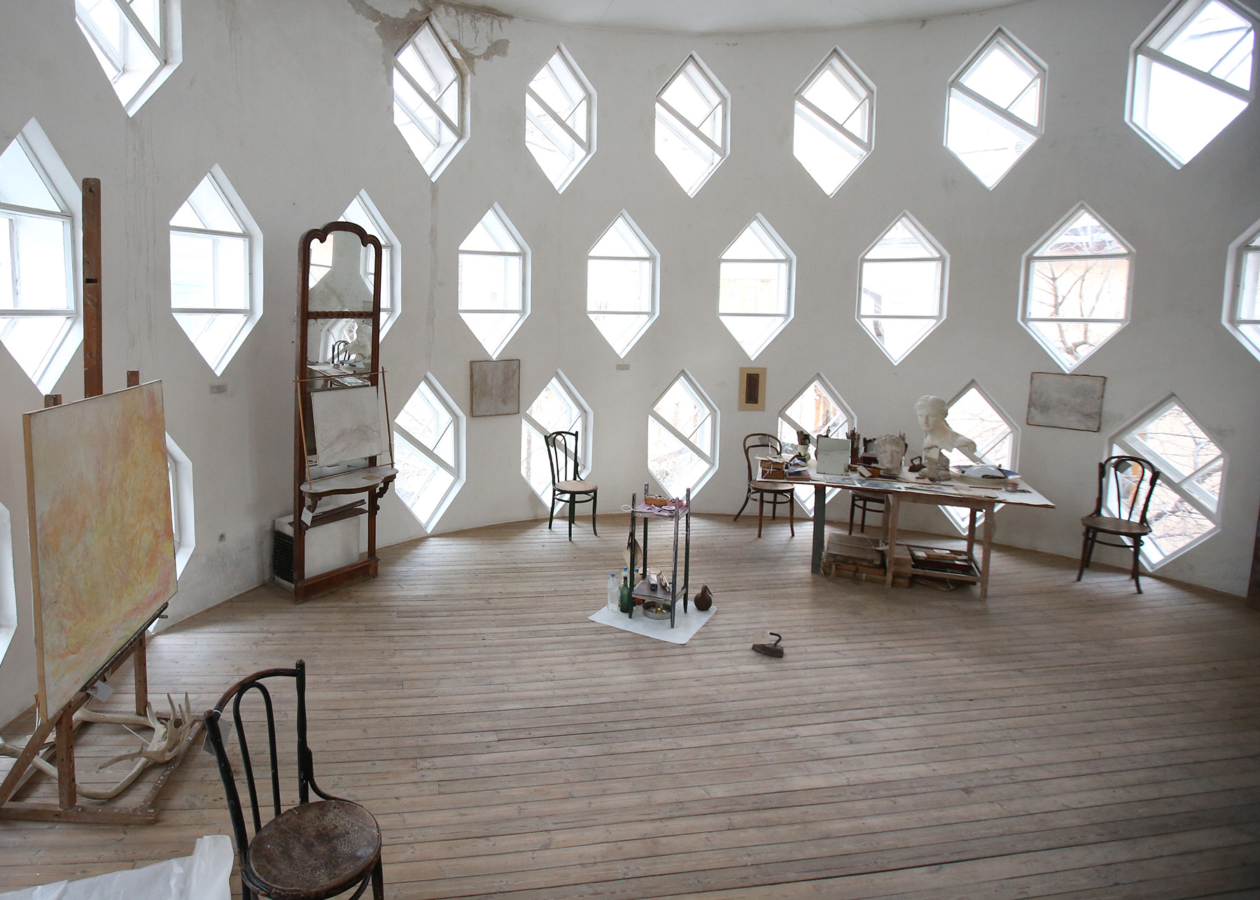 Главная мастерская в экспериментальном доме-мастерской Константина Мельникова