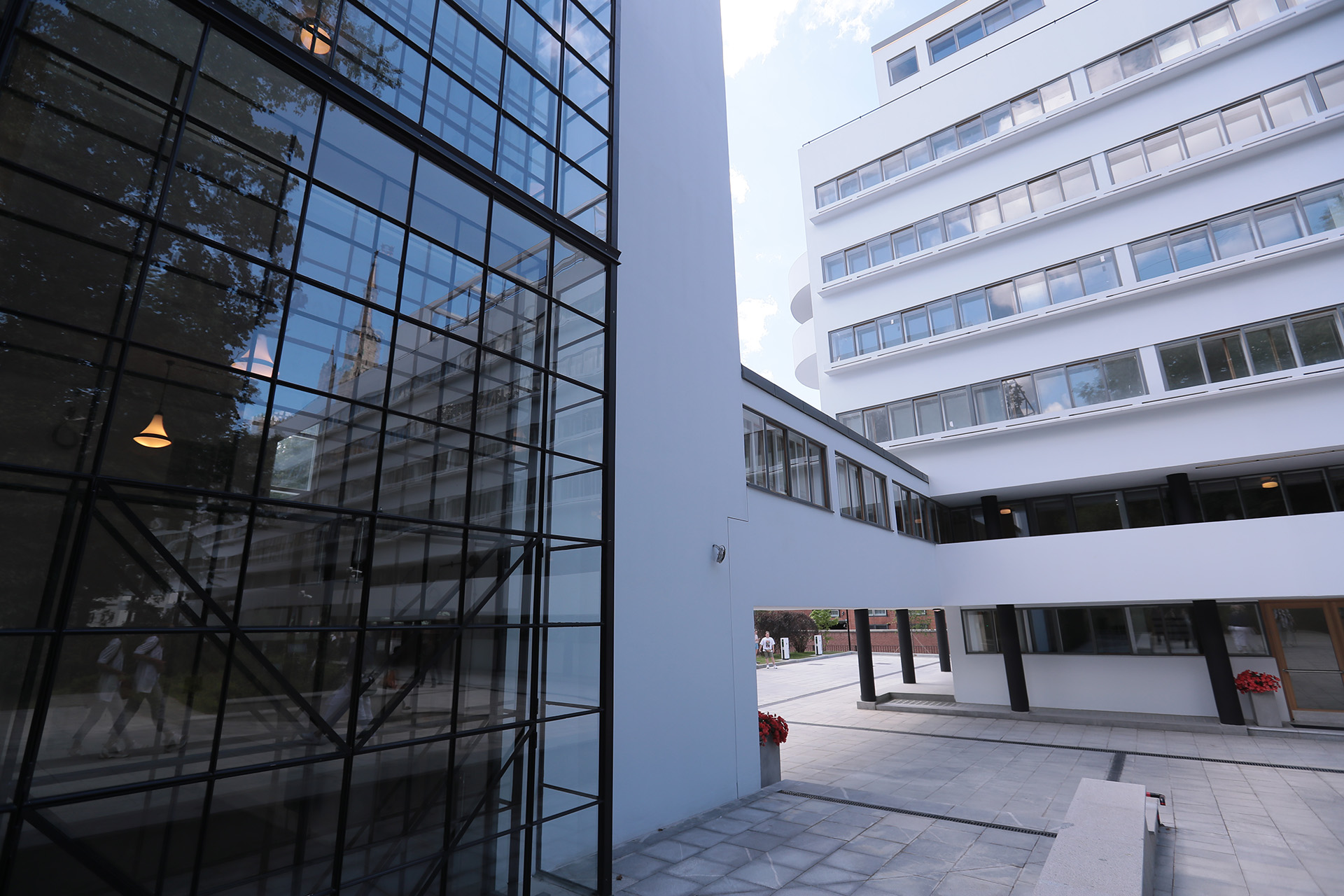 Дом Наркомфина, построенный по проекту архитекторов Моисея Гинзбурга, Игнатия Милиниса и инженера Сергея Прохорова