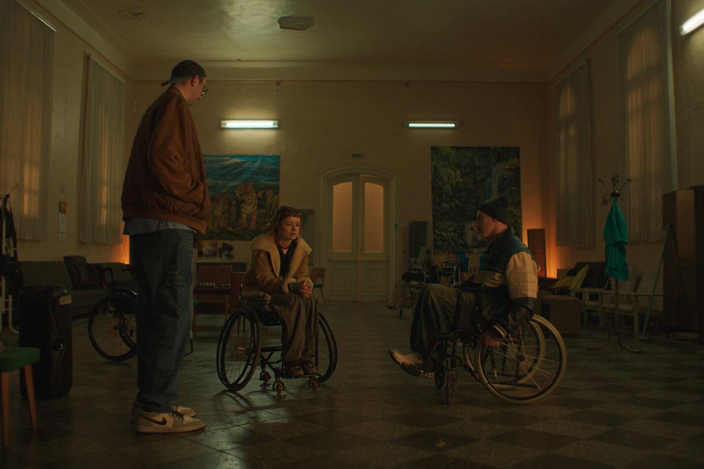 Кадр из сериала «Встать на ноги»