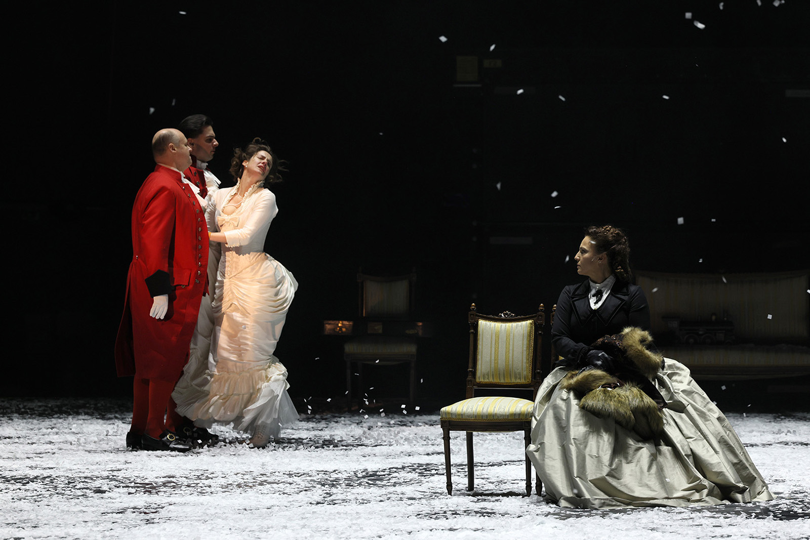 Сцена из спектакля «Анна Каренина»