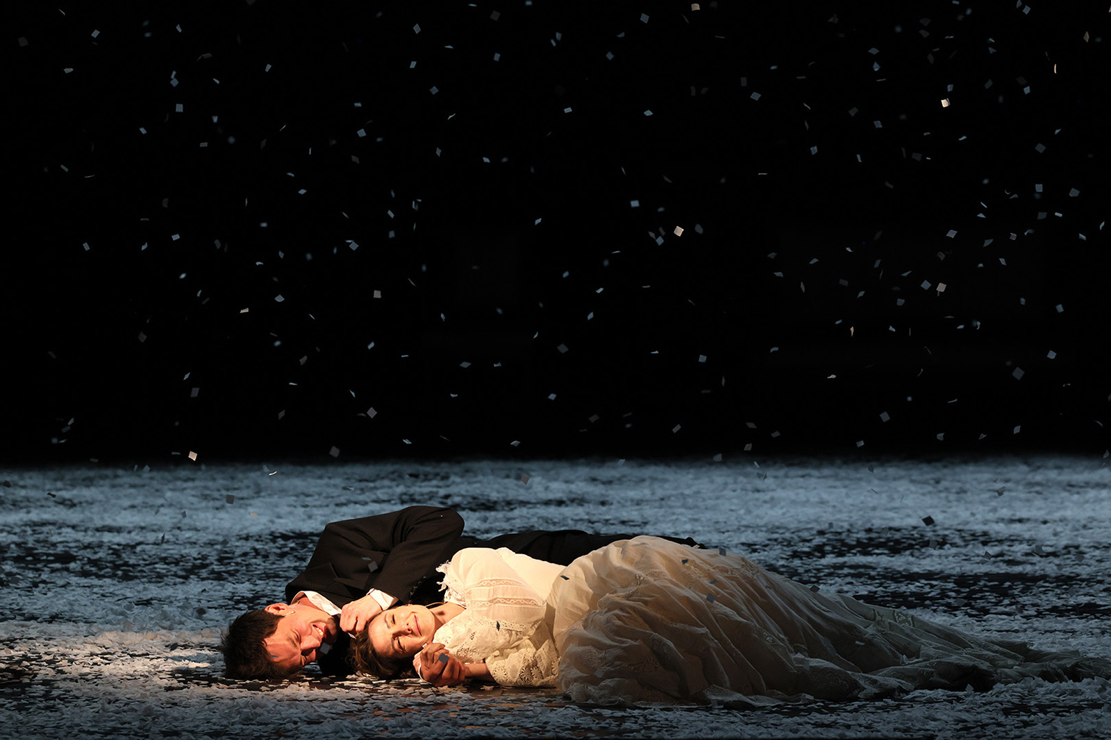 Сцена из спектакля «Анна Каренина»